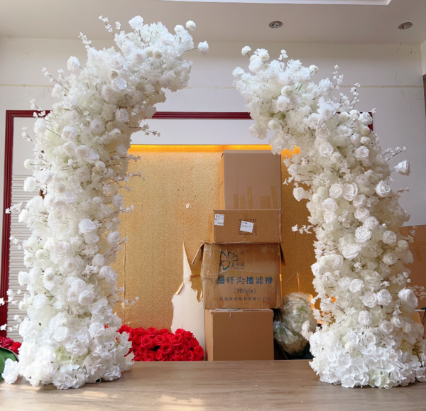 White Asymmetrical Curved Floral Arch With Metal Stand, 2.3m & 1.9m Dual‑Height Wedding Flower Gate Backdrop for Event Decor